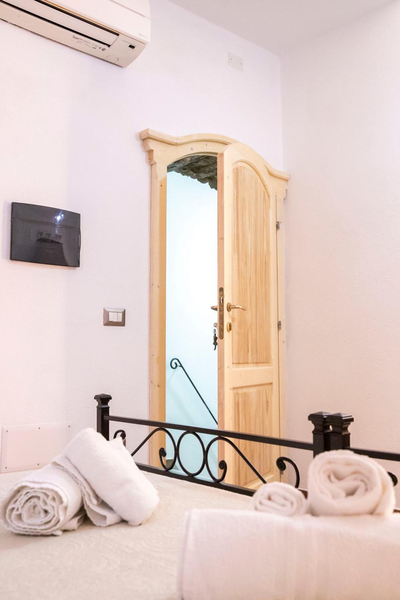 La Torre Del Pozzo Guest House ボーザ エクステリア 写真
